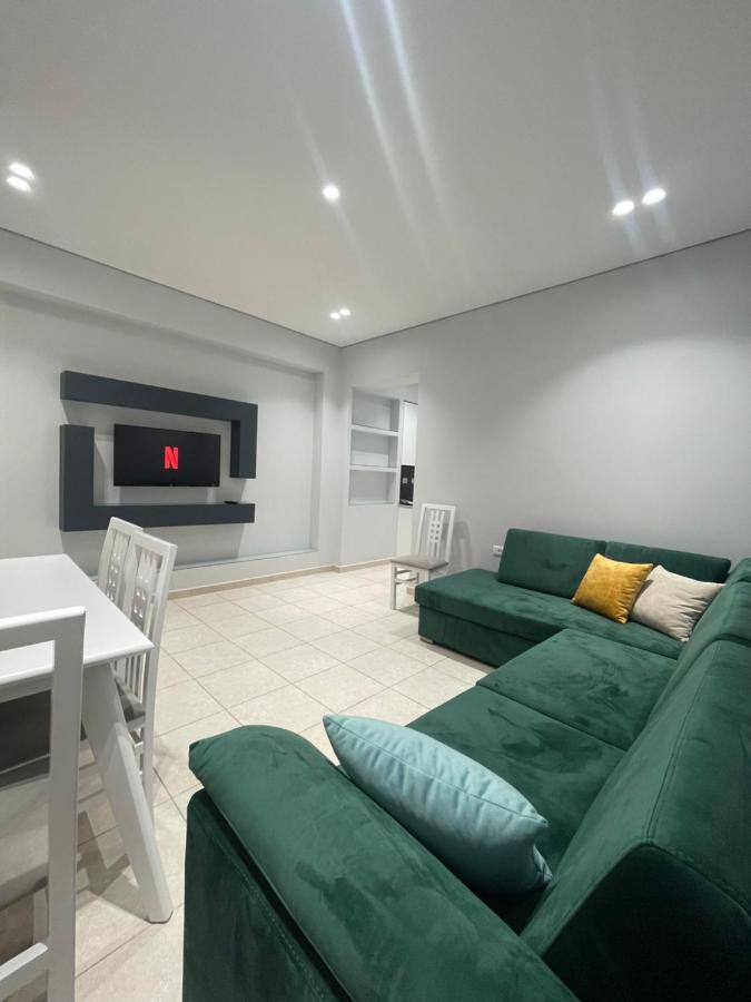 Emerald Inn Apartments โอริคูม ภายนอก รูปภาพ