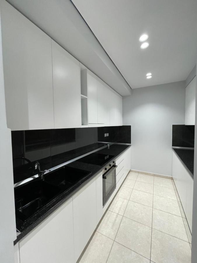 Emerald Inn Apartments โอริคูม ภายนอก รูปภาพ