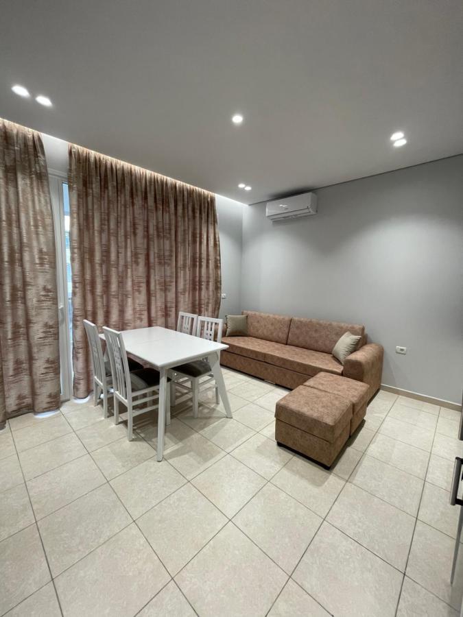 Emerald Inn Apartments โอริคูม ภายนอก รูปภาพ
