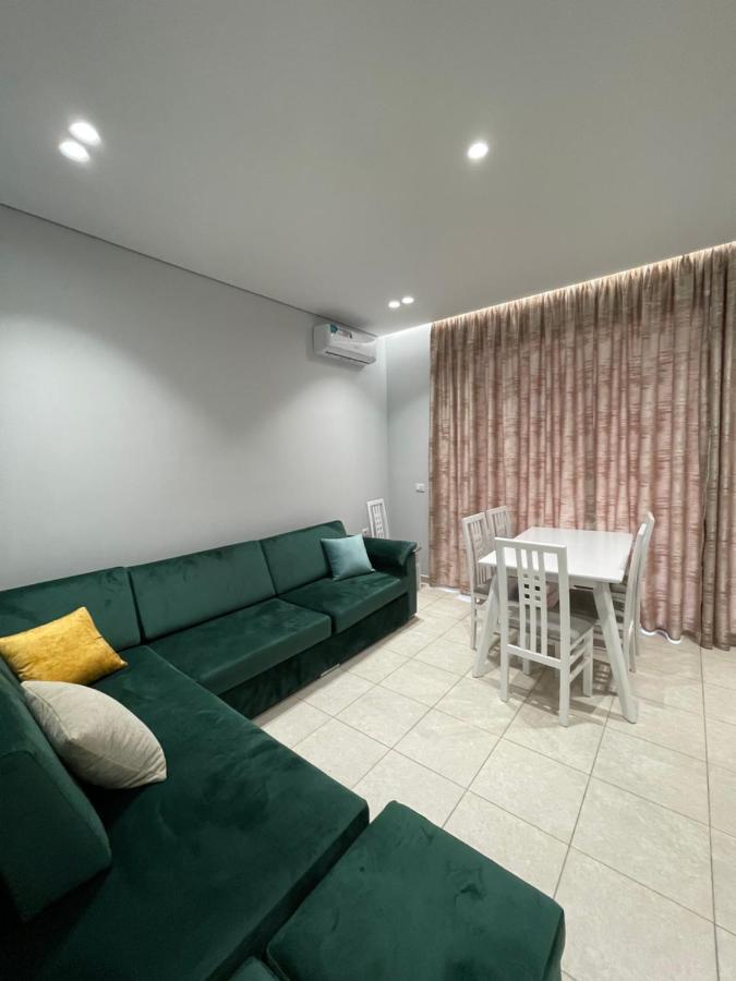 Emerald Inn Apartments โอริคูม ภายนอก รูปภาพ