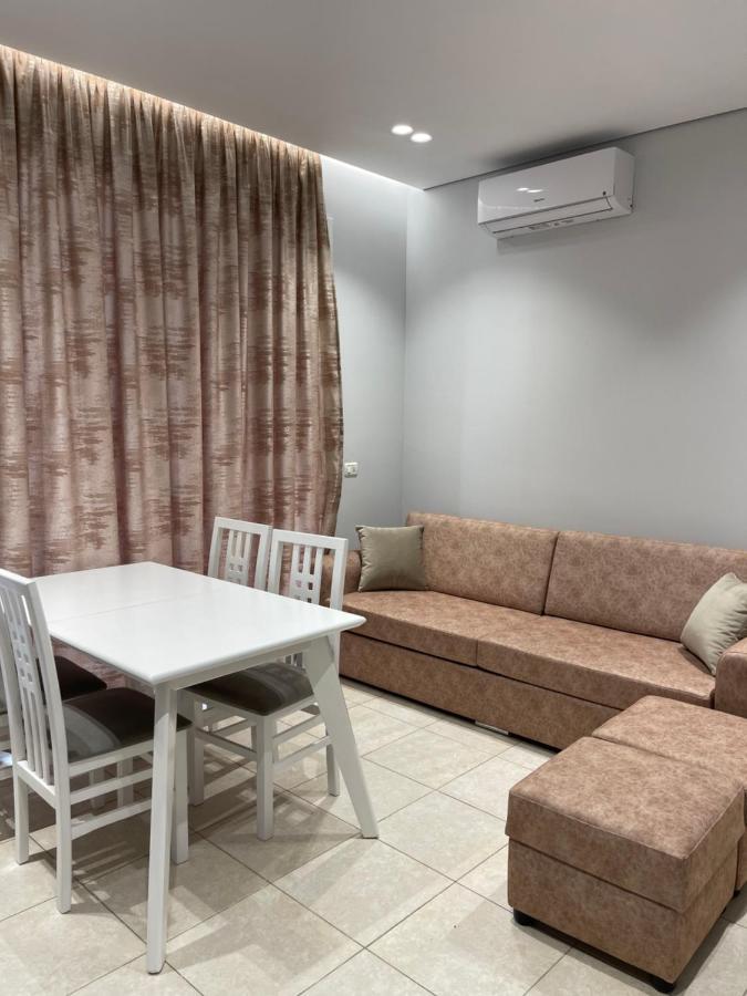 Emerald Inn Apartments โอริคูม ภายนอก รูปภาพ