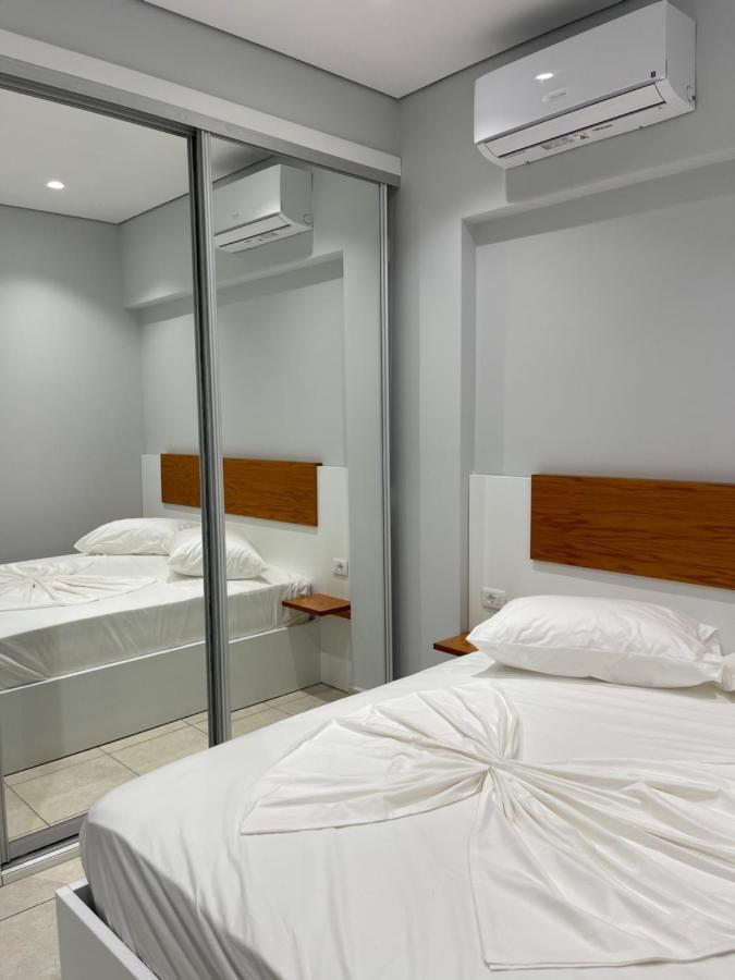Emerald Inn Apartments โอริคูม ภายนอก รูปภาพ