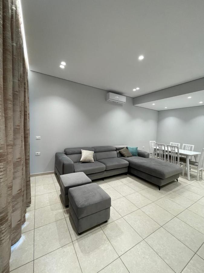 Emerald Inn Apartments โอริคูม ภายนอก รูปภาพ