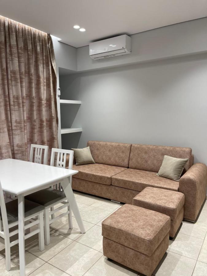 Emerald Inn Apartments โอริคูม ภายนอก รูปภาพ