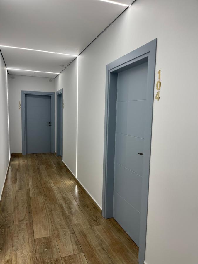 Emerald Inn Apartments โอริคูม ภายนอก รูปภาพ