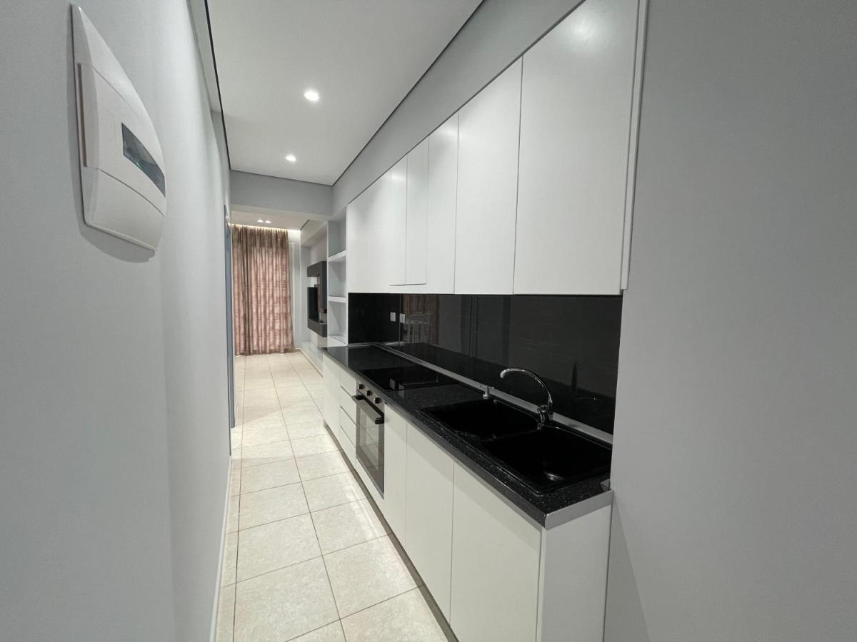 Emerald Inn Apartments โอริคูม ภายนอก รูปภาพ